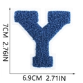 Detail der Chenille-Handtuch-Stickerei Buchstabe Y in Königsblau auf weißem Filzgrund - Blau-Buchstabe Y