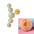 Labret en acier doré 16G avec 5 opales graduées présenté sur un modèle d'oreille - OP26 Opale Rose Vert