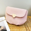 Mini sac selle rose avec boucle coeur dorée et bandoulière chaîne pour filles - Rose