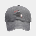 Nahaufnahme einer grauen gewaschenen Baseballkappe mit lustiger Stickerei einer Katze - Verstellbar / Grau