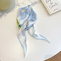 Foulard en satin bleu clair avec imprimé floral de style français élégant et fin - Bleu Floral
