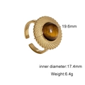 Detailansicht eines vintage Edelstahlrings mit Tigerauge Stein und Maßangaben in Gold - Retro Rundes Spitze-Design (JR1080-GA)