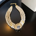 Collana di perle a tre fili con pendente a forma di girasole in cristallo dorato - Oro