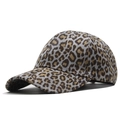 Détail d'une casquette de baseball léopard avec tissu doux et structure à six panneaux - Taille unique / Style Léopard Marron Noir (01)