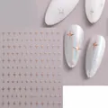 Dettaglio di adesivi per unghie 3D con stelle oro champagne su base bianco latte e laser - SO-167 Oro Rosa