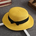 Chapeau de paille jaune pour femme avec ruban noir idéal pour la plage en été - Taille unique / Jaune