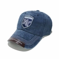 Dettaglio cappello baseball in denim blu con ricamo NY e bordo della visiera in pelle - M (56-58cm) / Blu Notte