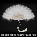Éventail élégant en plumes et dentelle blanche avec côtes sculptées et pompon en soie - Éventail en Plumes Blanches Double Face Dentelle
