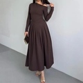 Elegantes langärmeliges dunkelbraunes schulterfreies plissiertes A-Linien-Maxikleid - S / Braun