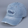 Detalle de gorra de béisbol vaquera desgastada con bordado D.daisy y parche deshilachado - M (56-58cm) / Azul claro