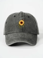 Vue détaillée de la casquette en coton gris délavé avec motif tournesol et papillon - Taille unique / Noir
