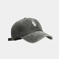 Détail de la broderie main de squelette blanche sur casquette en coton délavé anthracite - Réglable / Gris