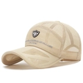 Casquette de baseball beige en maille respirante avec logo écusson et visière incurvée - Beige