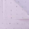Detailansicht von rosa Seidenpapier mit silbernen Herzmustern für Blumensträuße - 28 Stück/Packung / Rosa Basis Silberherz