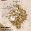 Elegant gold Christmas tree brooch with sparkling zircons and a white pearl detail - Gold Christmas Tree Pearl (BRS-J428G)