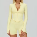 Ensemble de yoga deux pièces jaune citron avec veste zippée et short ajusté - Jaune lait