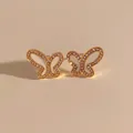 Elegante goldene Schmetterling Ohrstecker mit Kristallen und hohlem Flügel-Design - Gold Weiß (KDE2165)