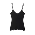 Top a canotta da donna nero a costine con bordo in pizzo su sfondo bianco puro - S / Nero