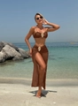 Top de bikini marrón y pareo a juego con hebillas decorativas de conchas doradas - S / café