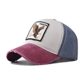 Nahaufnahme der Adler-Stickerei mit Freedom-Text und abgenutzter Krempe der Kappe - Verstellbar / Adler Weinrot