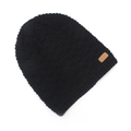 Dettaglio della trama del berretto in maglia nera con patch in pelle marrone miu - Taglia unica / Nero
