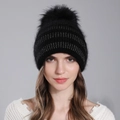 Bonnet en tricot noir pour femme avec fil d'argent et pompon en fausse fourrure élégant - Noir + Pompon Noir