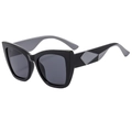 Gafas de sol ojo de gato en negro y gris con patillas de corte geométrico - C1 Marco Negro Lente Gris