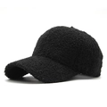 Détail de la casquette de baseball en laine d'agneau noire montrant sa texture douce - Noir
