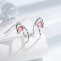 Rosafarbene Katzenohr-Clips aus Titanstahl im minimalistischen Design ohne Ohrlöcher - Rosa (Einzelstück)