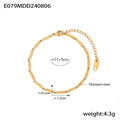 Goldenes Gliederkettchen aus Titanstahl mit rechteckigen Gliedern und sicherem Karabiner - Gold Texturiertes Armband (TXE079) / Gold