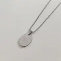 Silberne ovale Halskette aus Edelstahl mit Good Luck Gravur und Kugelkette für Damen - Silberne Halskette (C422) / Silber
