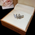 Elegante verstelbare ring met zirkoonvlinder en holle vleugels op zijden doosje - Vlinder ear cuff / Zilver (Enkel)