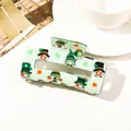 Detailaufnahme der Haarklammer zum St. Patrick’s Day mit grünen Zwergen und Kleeblättern - St. Patrick's Day Bartzwerg