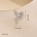 Vista macro de colgante de lazo plateado con gema cuadrada y dimensiones dadas - Decoración de Strass Cuadrado (MYYX00684) / Oro Blanco Estilo Uno
