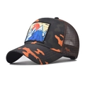 Dettaglio della rete posteriore e della toppa con montagna sul cappello camo - Mimetico Rosso