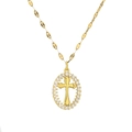 Dettaglio della collana con pendente a croce dorata e cristalli di zirconia cubica - Ciondolo a Croce / Oro