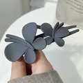 Pince à cheveux papillon gris foncé mat avec finition antidérapante et longueur 10,5 cm - Papillon / Bleu Gris