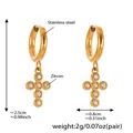 Dimensioni dettagliate degli orecchini a croce in acciaio dorato 18k con pietre zircone - Stile Croce Minimalista (Q030) / Oro