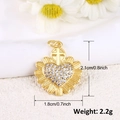 Dettaglio pendente a cuore dorato con croce in zirconi e misure di 2,1x1,8 cm - A0200 Croce Sacro Cuore Oro