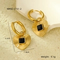 Détail de boucles d'oreilles cœur en or avec zircon noir et dimensions du produit - Pendentif Cœur en Pierre Noire (NMSE-C731-2) / Or