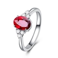 Silberner Ring im Vintage-Stil mit ovalem rotem Edelstein und weißen Akzentsteinen - Einstellbar Offen / Rot