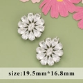 Ciondolo a fiore in argento con petali di zircone e placcatura oro 18k, 19,5mm per 16,8mm - Stile Fiore in Zircone d'Argento (ME1803B)