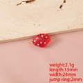 Dettaglio del ciondolo a conchiglia in vetro rosso a pois per gioielli fai-da-te - Rosso Doppio Foro (Anello Colore Oro)