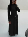 Eng anliegendes schwarzes Maxikleid mit langen Ärmeln und goldener Metallschnalle - S / Schwarz