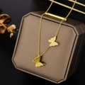 Collana in acciaio al titanio oro rosa con doppi ciondoli a farfalla su scatola porta gioielli - Farfalla Dorata (8890)