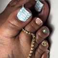 Faux ongles d'orteils turquoise avec strass émeraude et chaîne de pied dorée - Style Strass Imprimé Serpent Sarcelle (JP4254)