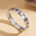 Bracciale rigido argento vintage con incisioni di fiocchi di neve in stile minimalista - Motivo a Fiocco di Neve Argento Vintage (HB4642)