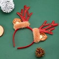 Kerst hoofdband met rendiergewei, rode glitters en bellen op een groene achtergrond - Rood