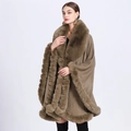 Braunes Strick-Poncho für Damen mit Kunstpelzkragen und entspannter Cardigan-Silhouette - Khaki