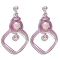 Orecchini a cuore boho fatti a mano con perline rosa e filo d'argento su sfondo bianco - Perla quadrata